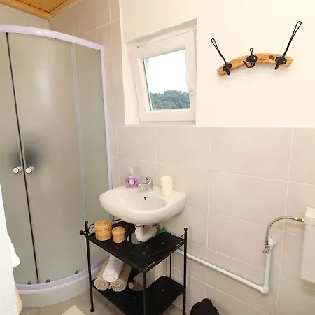 Greenside Lumi-two Bedroom With Terrace And Sea View Vikendica