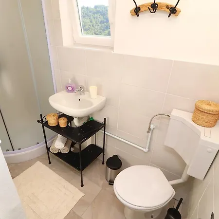 Greenside Lumi-two Bedroom With Terrace And Sea View Vikendica *