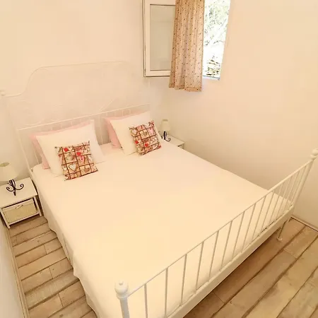 Greenside Lumi-two Bedroom With Terrace And Sea View Vela Luka